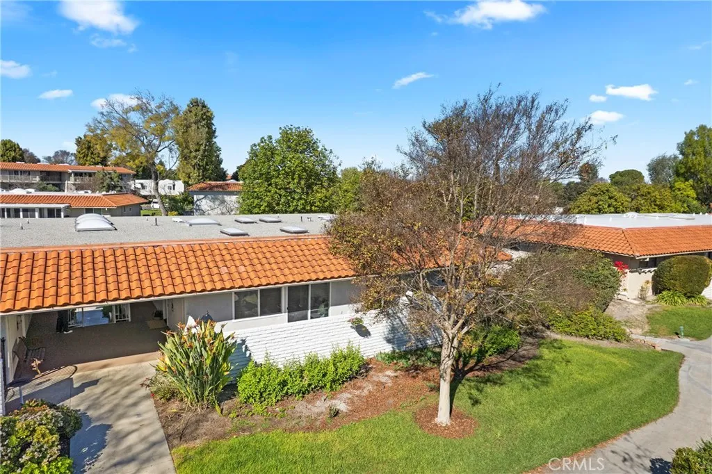 2046 Via Mariposa E Unit P, Laguna Woods, California 92637 home-pic-28