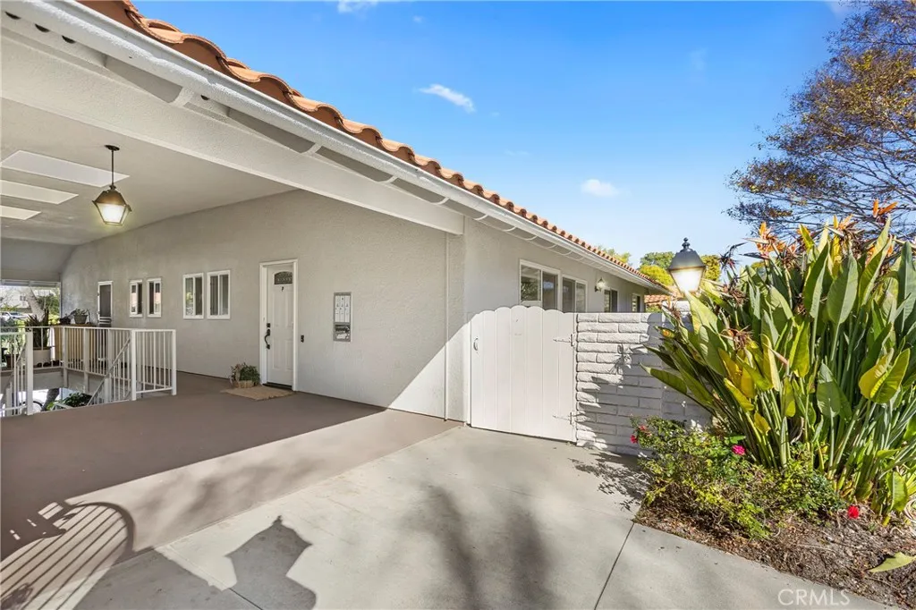2046 Via Mariposa E Unit P, Laguna Woods, California 92637 home-pic-22