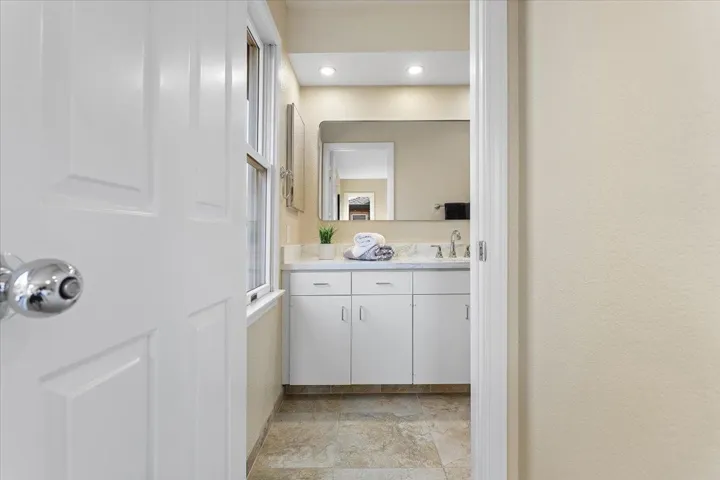 Entry to Primary Bath