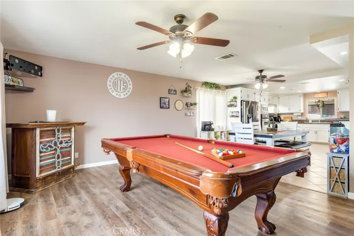 Open-concept game room seamlessly connected to the kitchen—perfect for entertaining, game nights, and everyday living.
A flexible dining space that adapts to your lifestyle.
