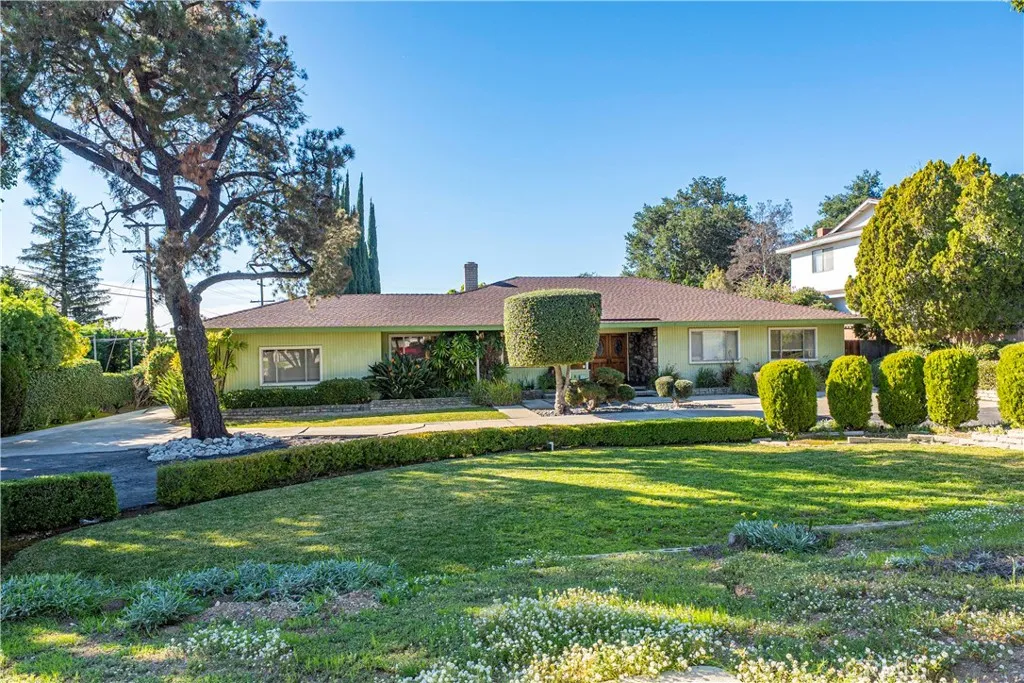 569 N Barranca Avenue, Glendora, California 91741 home-pic-0