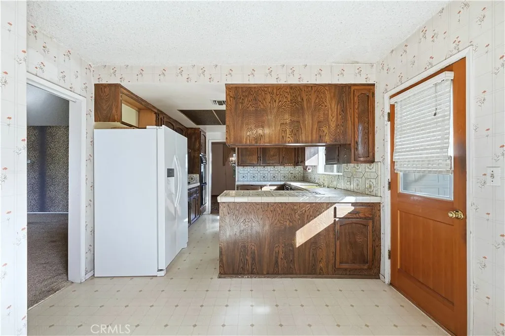 569 N Barranca Avenue, Glendora, California 91741 home-pic-13
