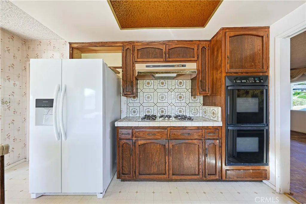 569 N Barranca Avenue, Glendora, California 91741 home-pic-12