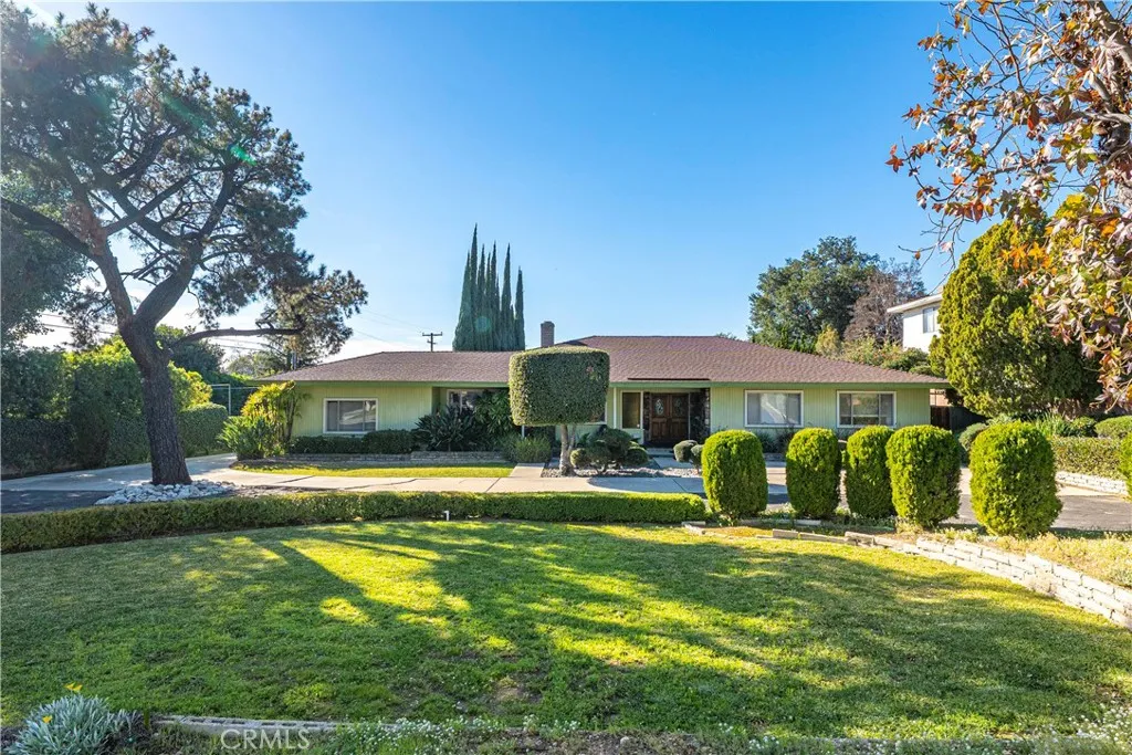 569 N Barranca Avenue, Glendora, California 91741 home-pic-1