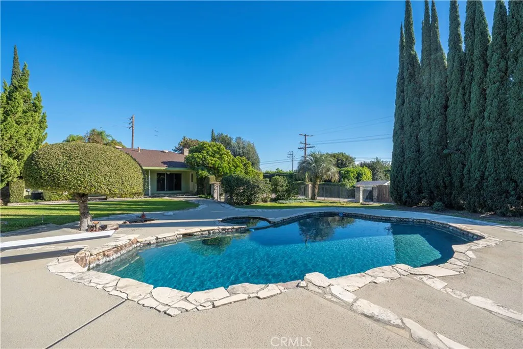 569 N Barranca Avenue, Glendora, California 91741 home-pic-40