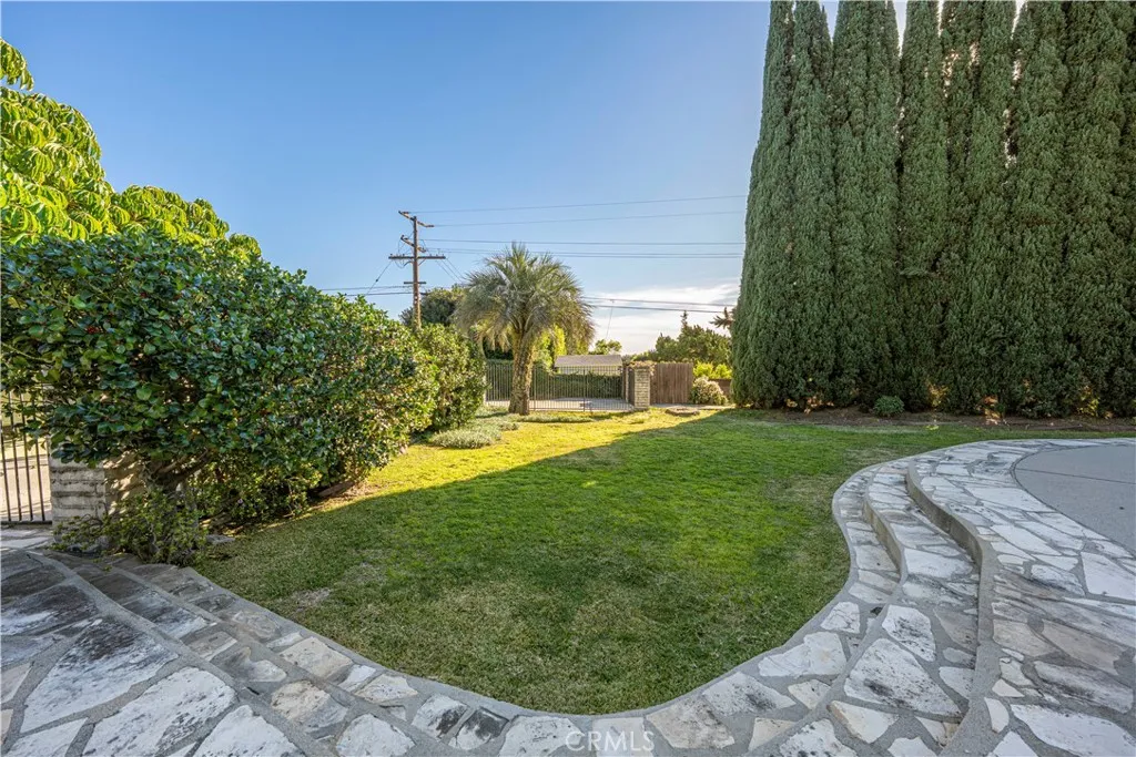569 N Barranca Avenue, Glendora, California 91741 home-pic-32
