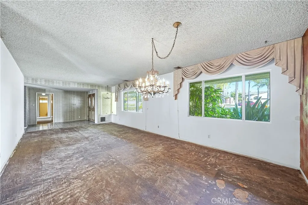 569 N Barranca Avenue, Glendora, California 91741 home-pic-6