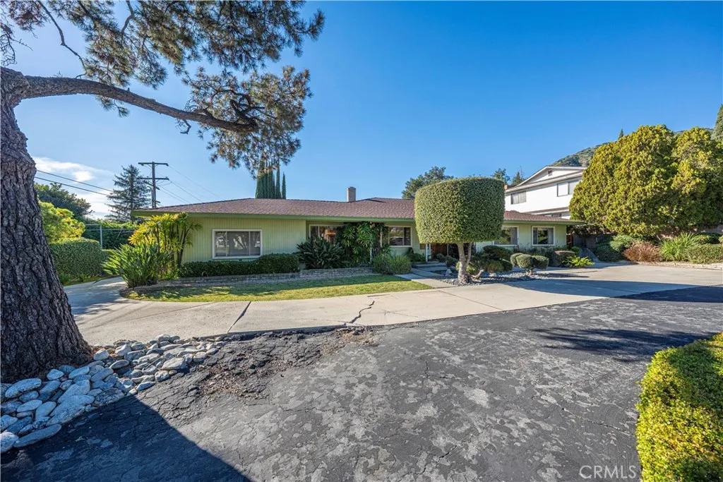 569 N Barranca Avenue, Glendora, California 91741 home-pic-3