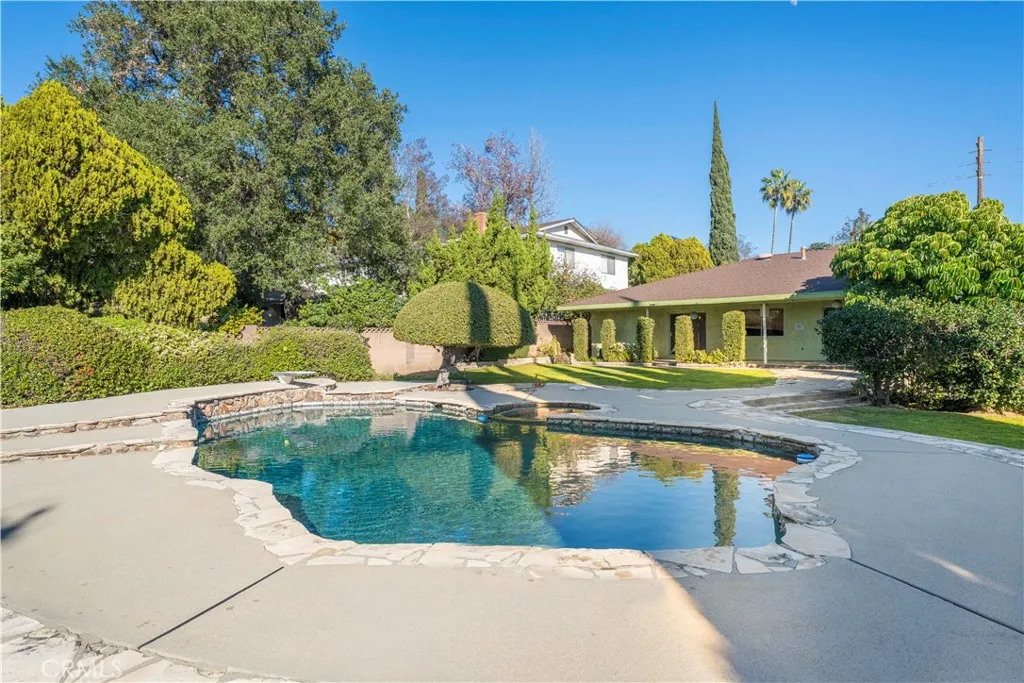 569 N Barranca Avenue, Glendora, California 91741 home-pic-37