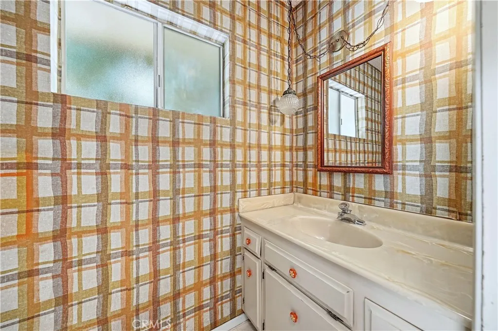 569 N Barranca Avenue, Glendora, California 91741 home-pic-26