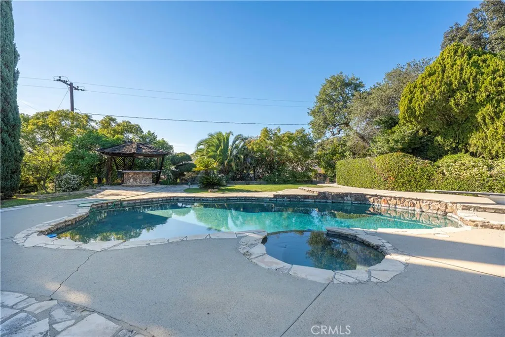 569 N Barranca Avenue, Glendora, California 91741 home-pic-35