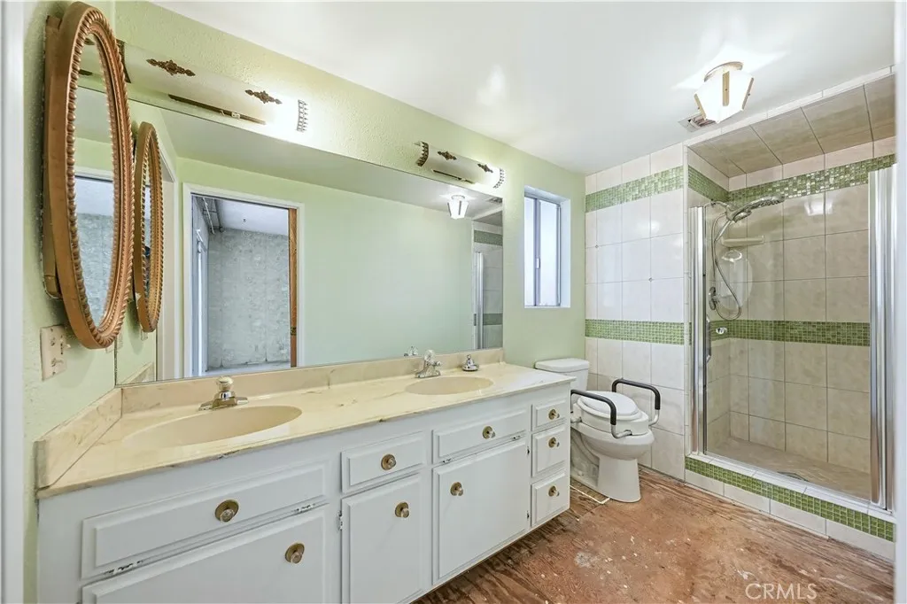 569 N Barranca Avenue, Glendora, California 91741 home-pic-16