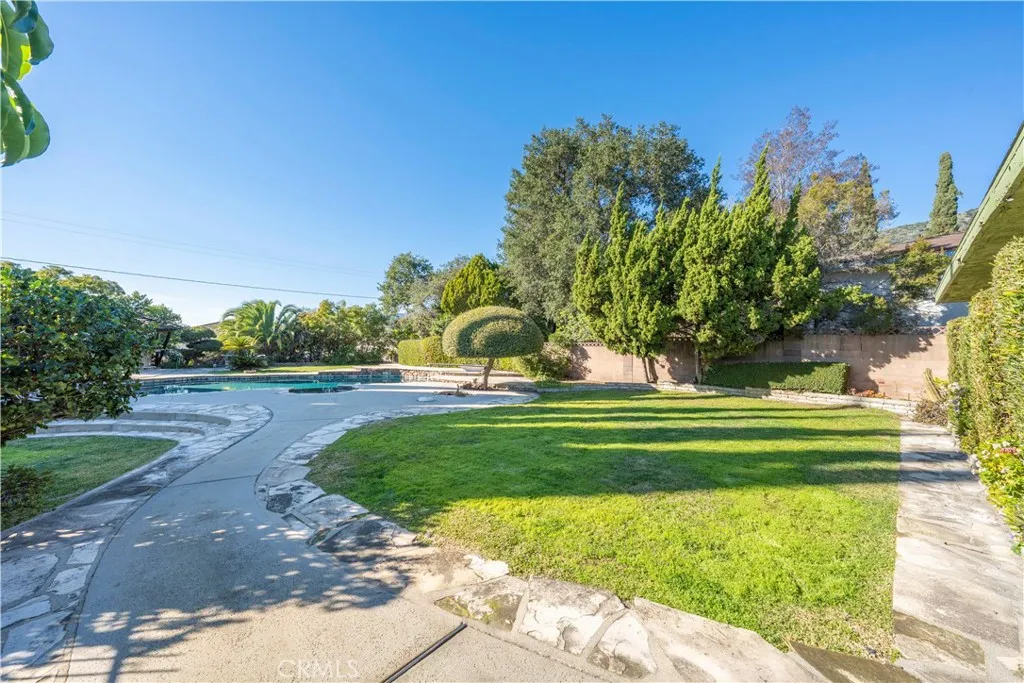 569 N Barranca Avenue, Glendora, California 91741 home-pic-31