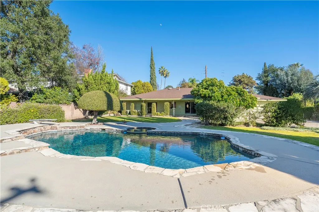 569 N Barranca Avenue, Glendora, California 91741 home-pic-36