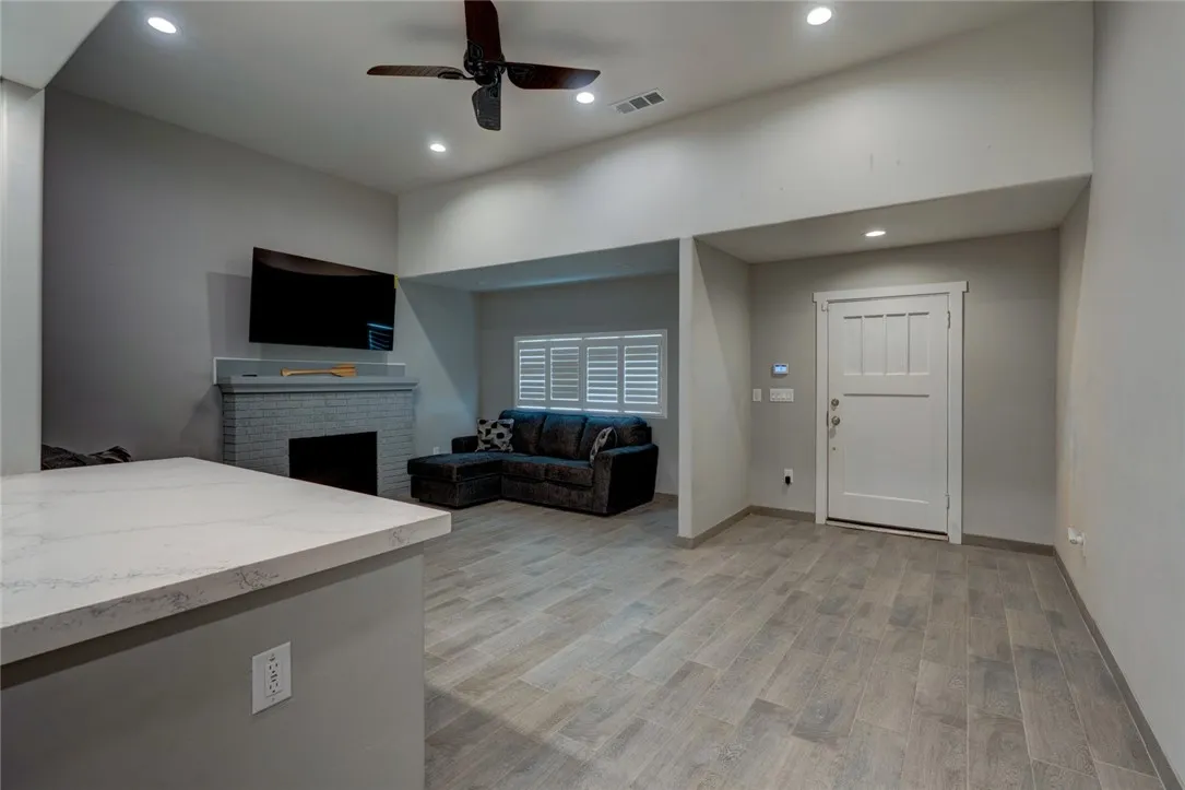 15 E 22nd, Merced, California 95340 home-pic-9