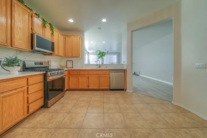 11660 Desert Falls, Adelanto, California 92301