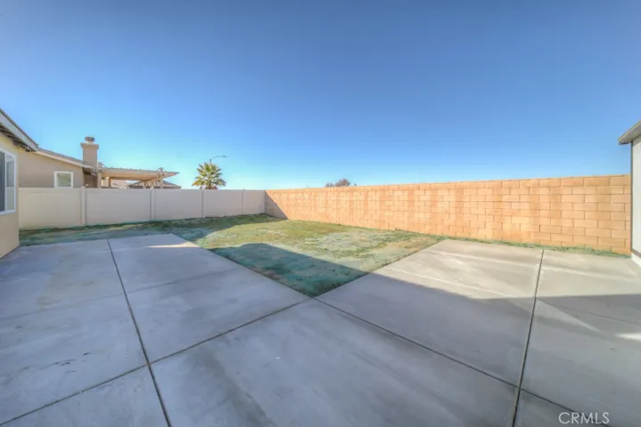 11660 Desert Falls, Adelanto, California 92301