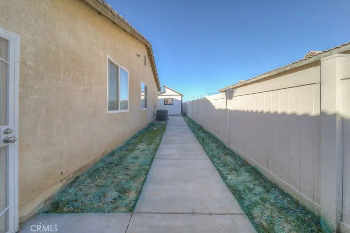 11660 Desert Falls, Adelanto, California 92301