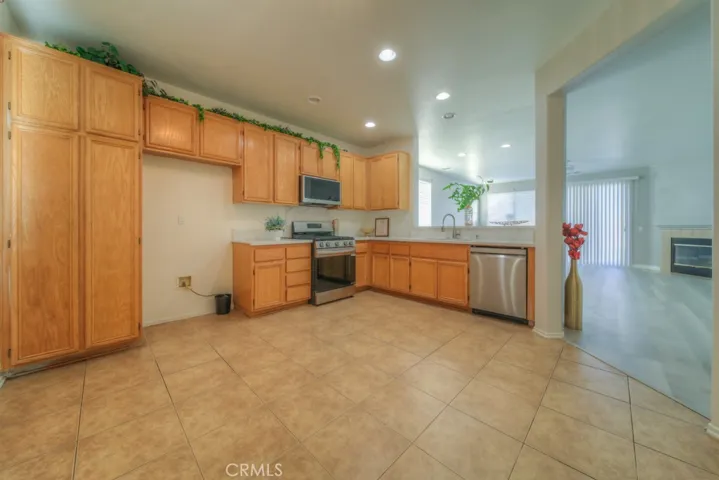 11660 Desert Falls, Adelanto, California 92301