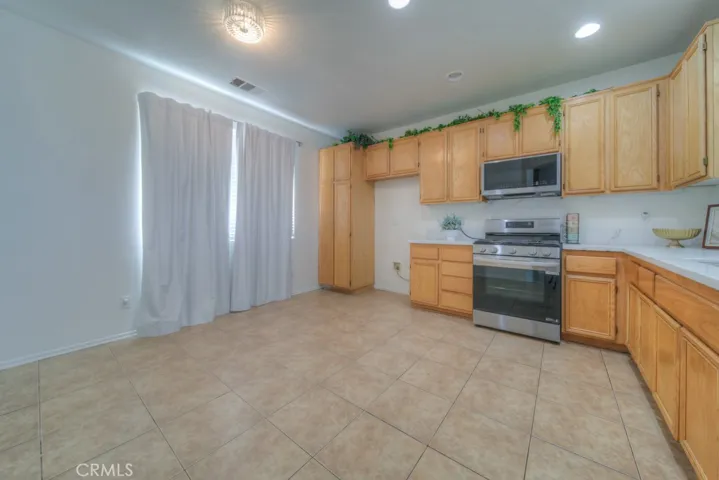 11660 Desert Falls, Adelanto, California 92301