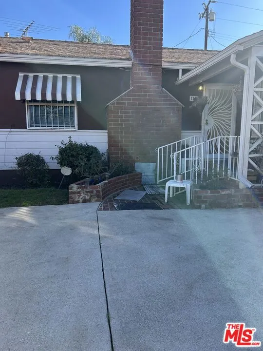 11908 Daleside Avenue, Hawthorne, California 90250 home-pic-1