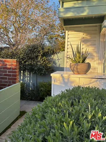 5259 1/2 Village Green, Los Angeles, California 90016