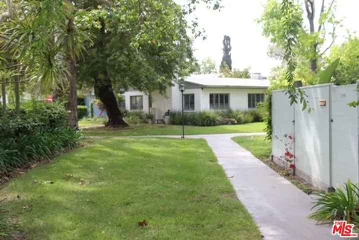5259 1/2 Village Green, Los Angeles, California 90016