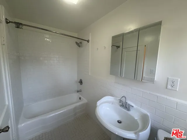5259 1/2 Village Green, Los Angeles, California 90016