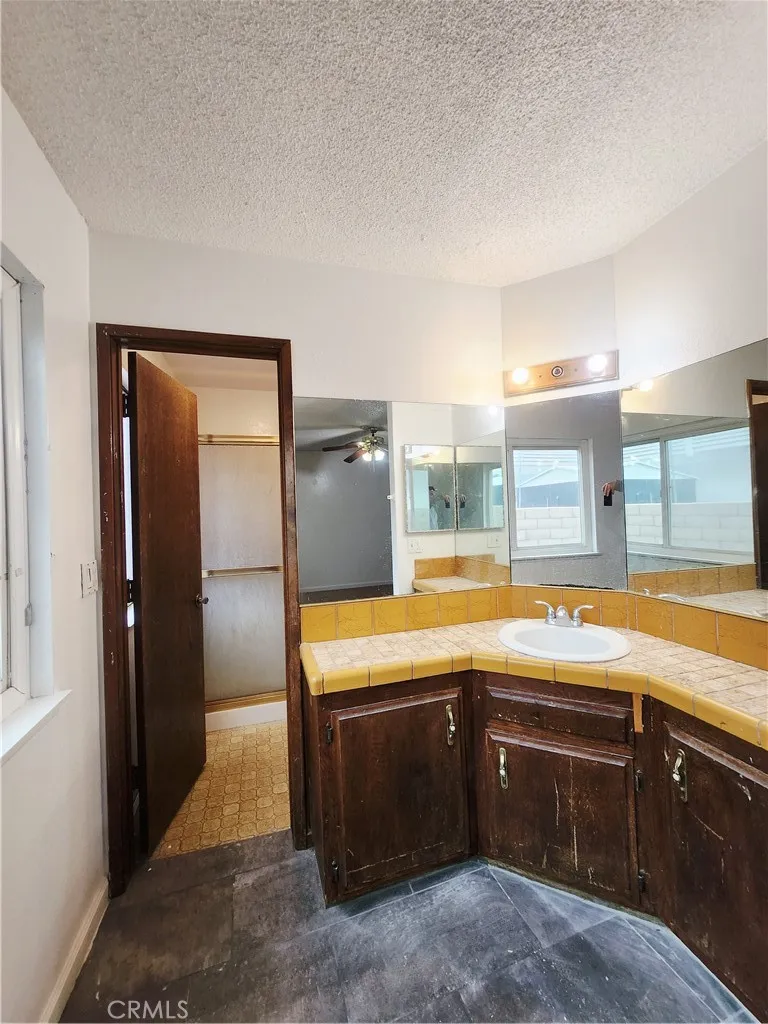 12850 Bermuda Dunes Drive, Victorville, California 92395 home-pic-23
