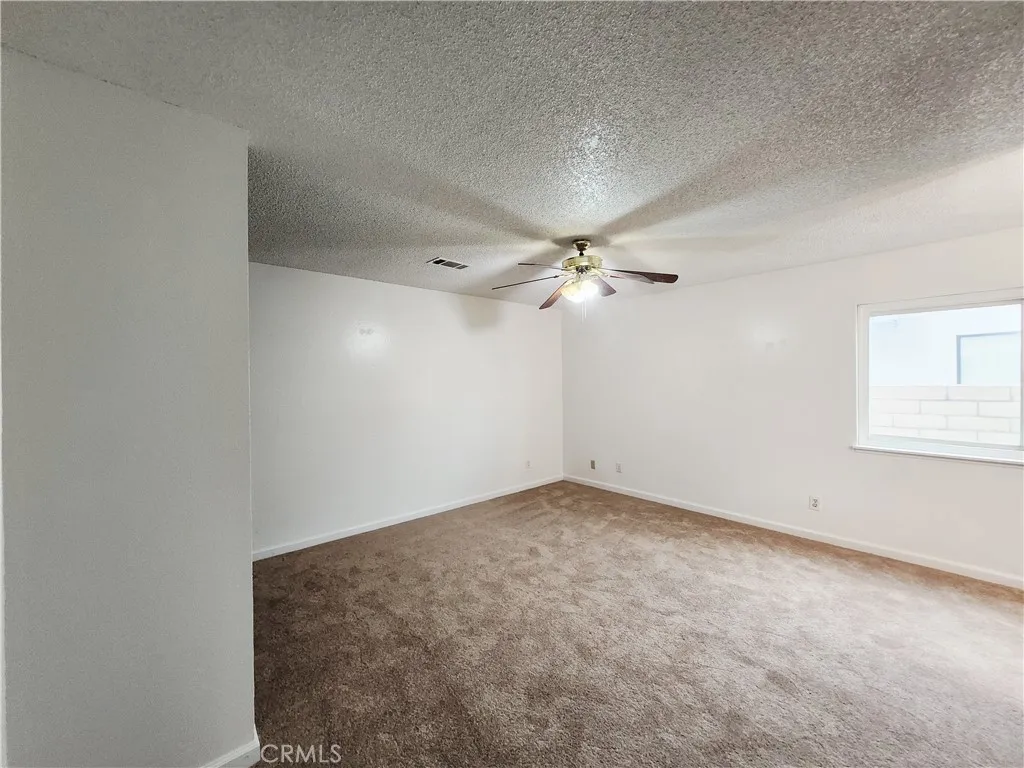 12850 Bermuda Dunes Drive, Victorville, California 92395 home-pic-20