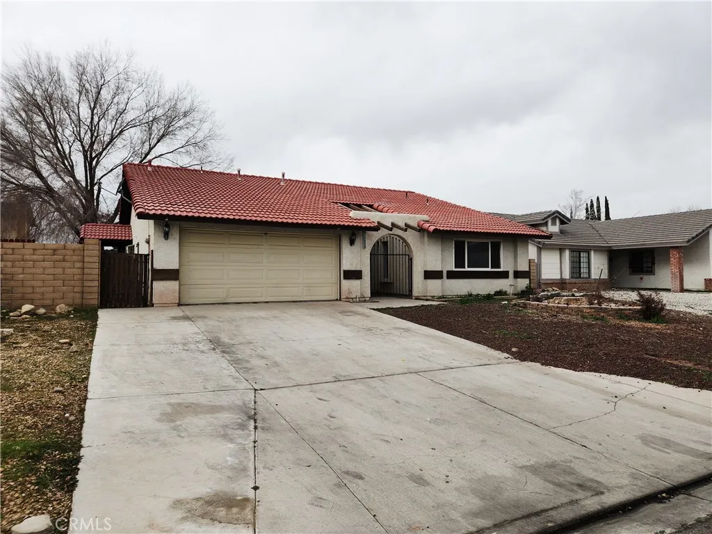 12850 Bermuda Dunes Drive, Victorville, California 92395 home-pic-4