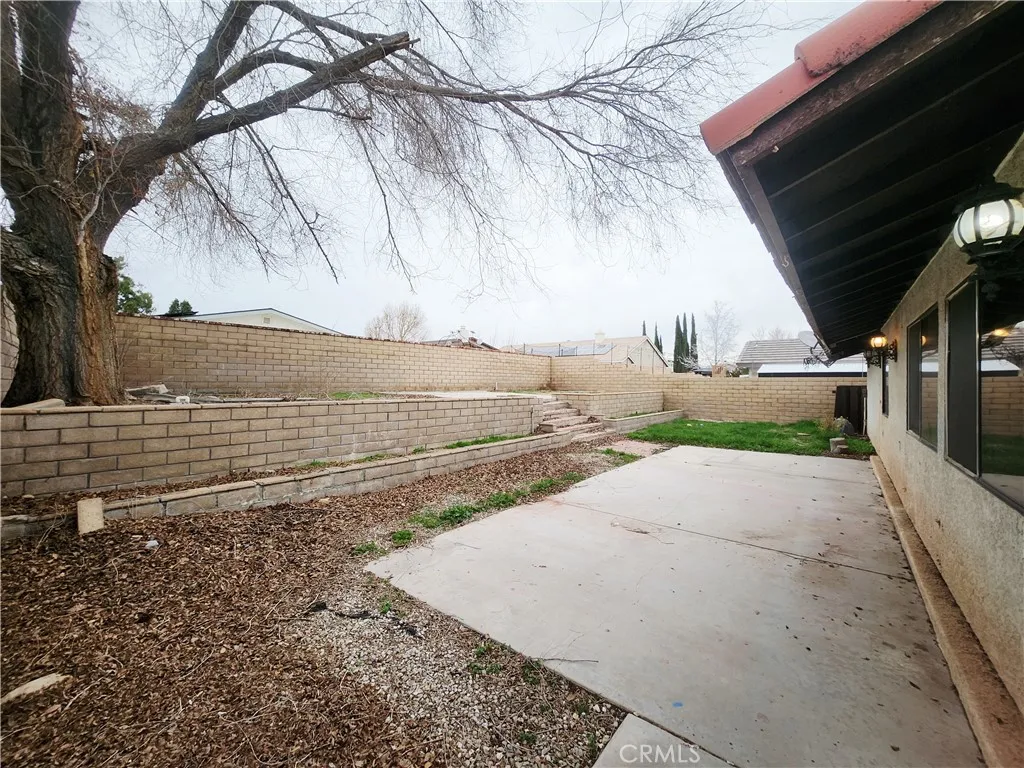 12850 Bermuda Dunes Drive, Victorville, California 92395 home-pic-32