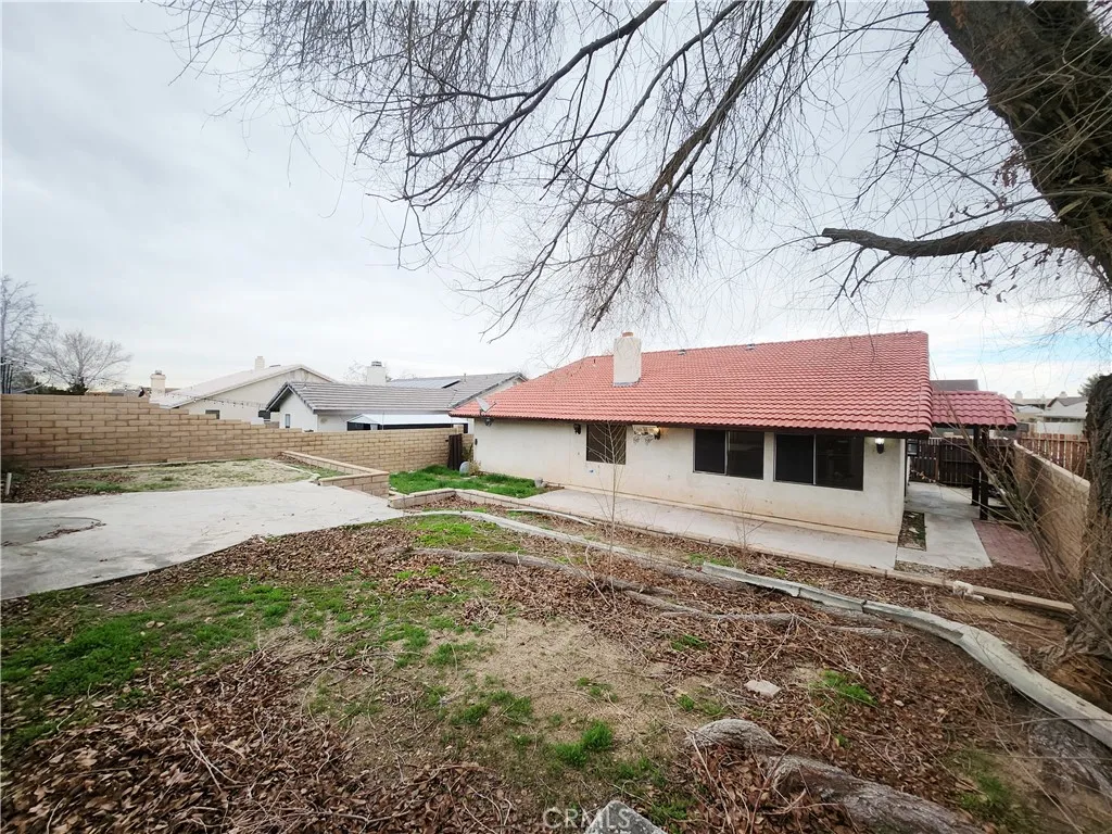 12850 Bermuda Dunes Drive, Victorville, California 92395 home-pic-35