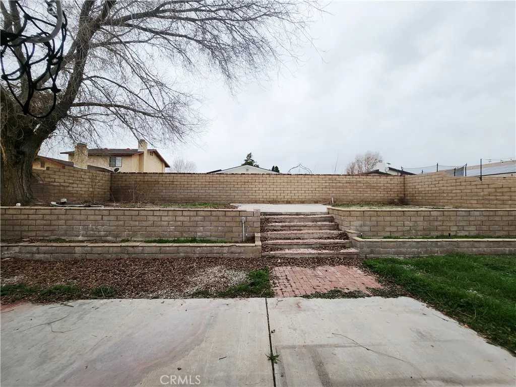 12850 Bermuda Dunes Drive, Victorville, California 92395 home-pic-36
