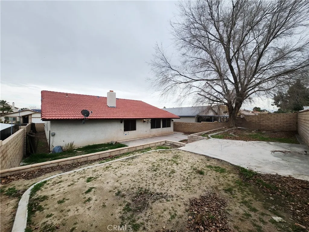 12850 Bermuda Dunes Drive, Victorville, California 92395 home-pic-34