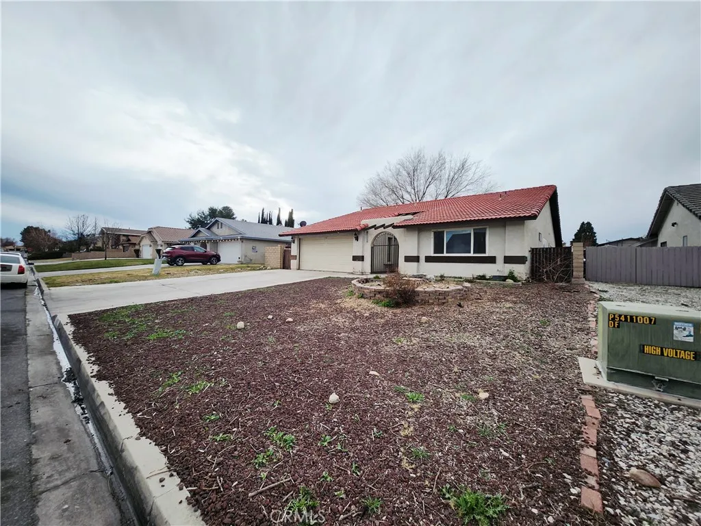 12850 Bermuda Dunes Drive, Victorville, California 92395 home-pic-2
