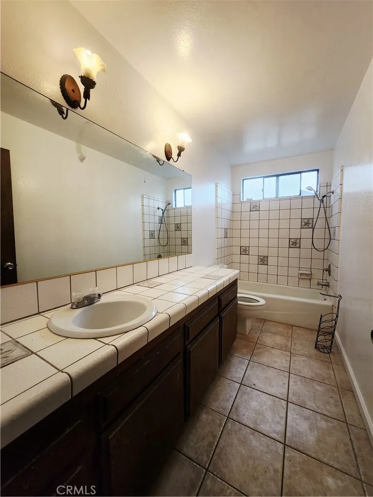 12850 Bermuda Dunes Drive, Victorville, California 92395 home-pic-26