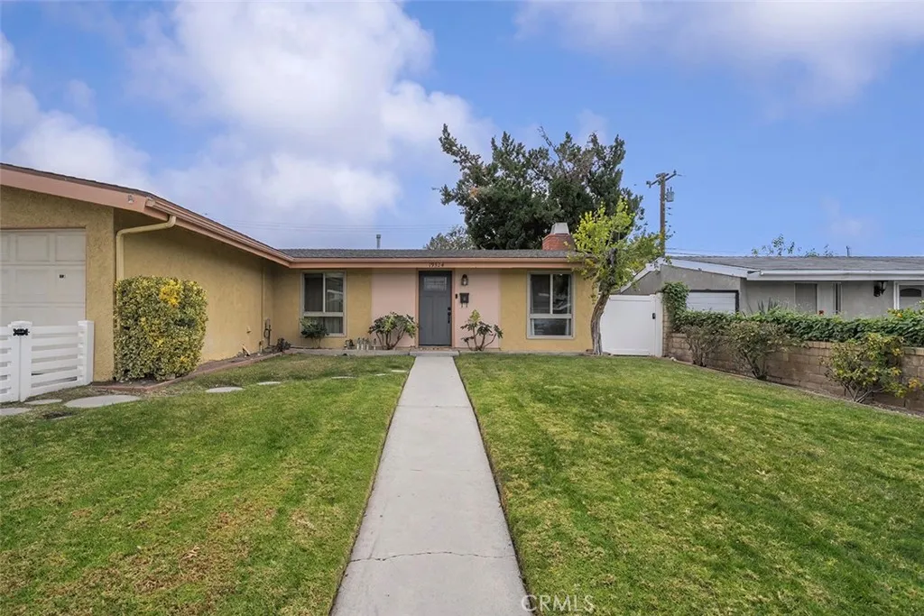 19324 Fairweather, Canyon Country, California 91351 home-pic-42