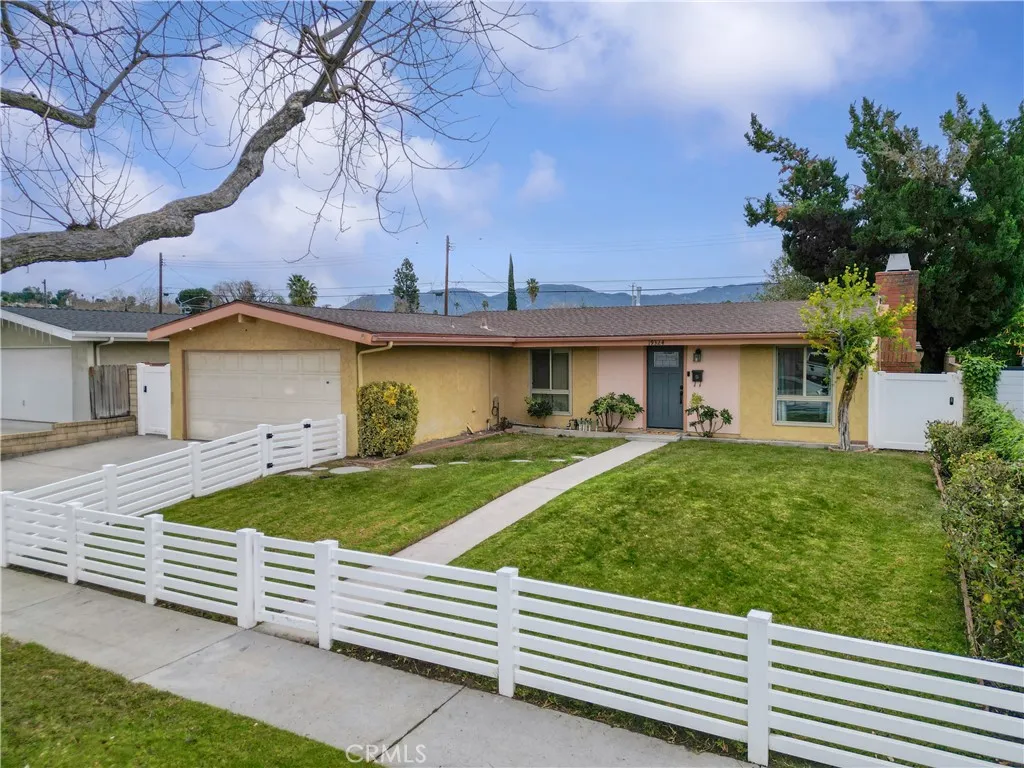 19324 Fairweather, Canyon Country, California 91351 home-pic-1