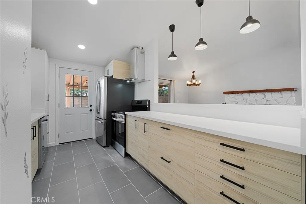 19324 Fairweather, Canyon Country, California 91351 home-pic-18