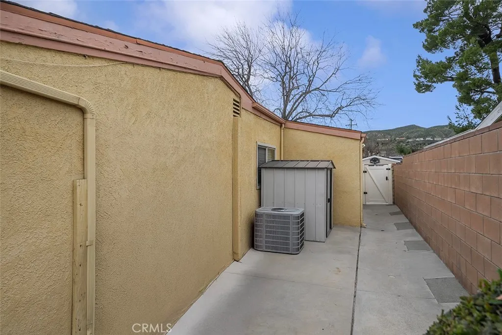 19324 Fairweather, Canyon Country, California 91351 home-pic-40