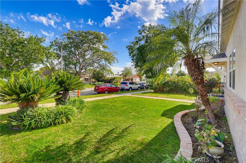 417 S Glenwood Pl., Burbank, California 91506 home-pic-1