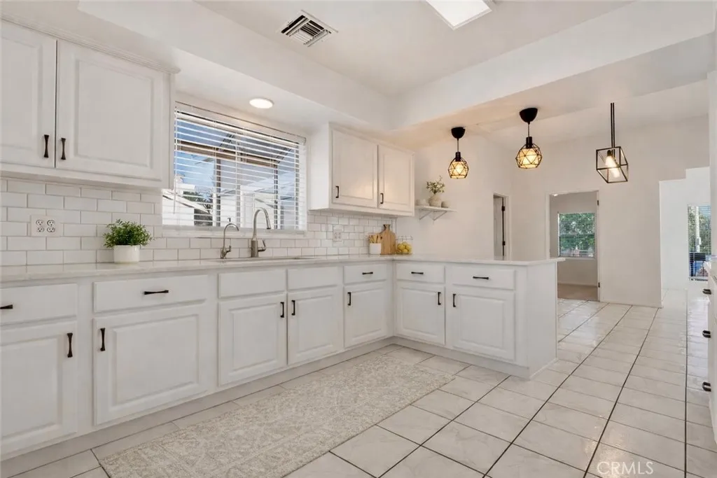 417 S Glenwood Pl., Burbank, California 91506 home-pic-13
