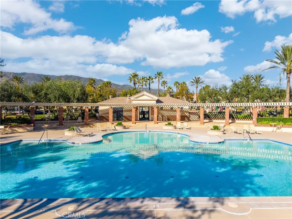 15860 Nuaimi, Fontana, California 92336 home-pic-37