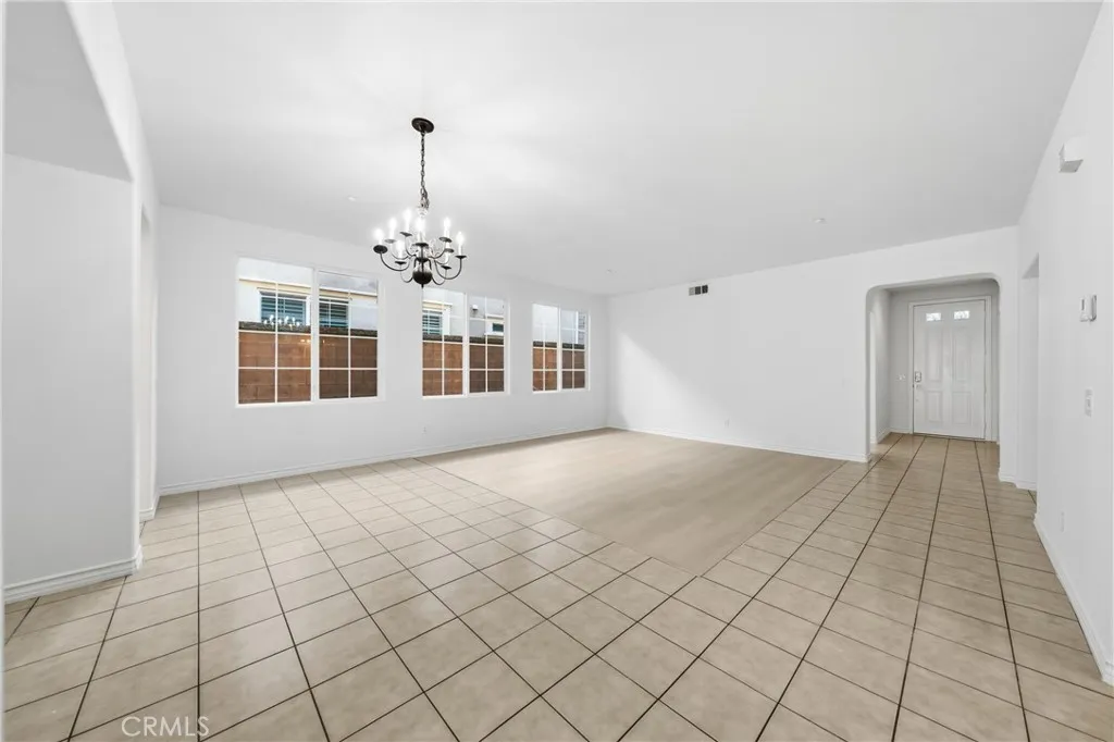 15860 Nuaimi, Fontana, California 92336 home-pic-10