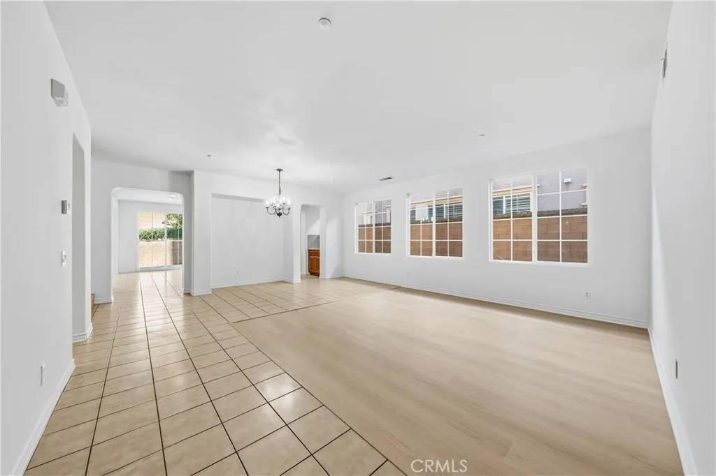 15860 Nuaimi, Fontana, California 92336 home-pic-9