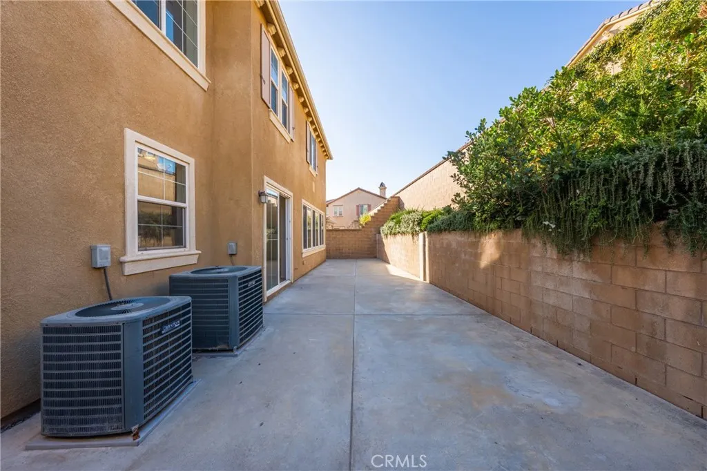 15860 Nuaimi, Fontana, California 92336 home-pic-35