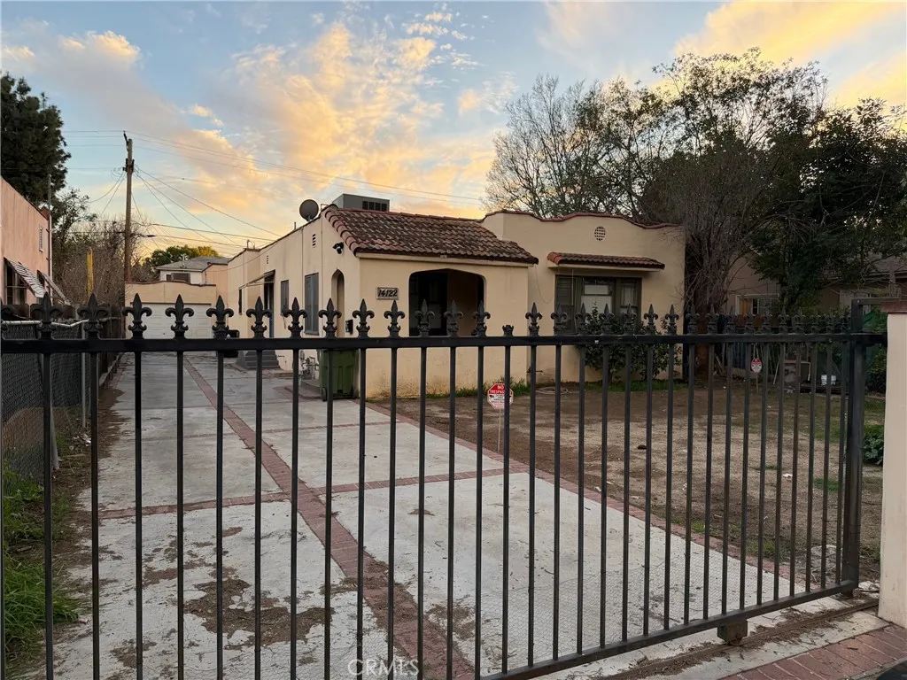 14122 Friar, Van Nuys, California 91401 home-pic-1
