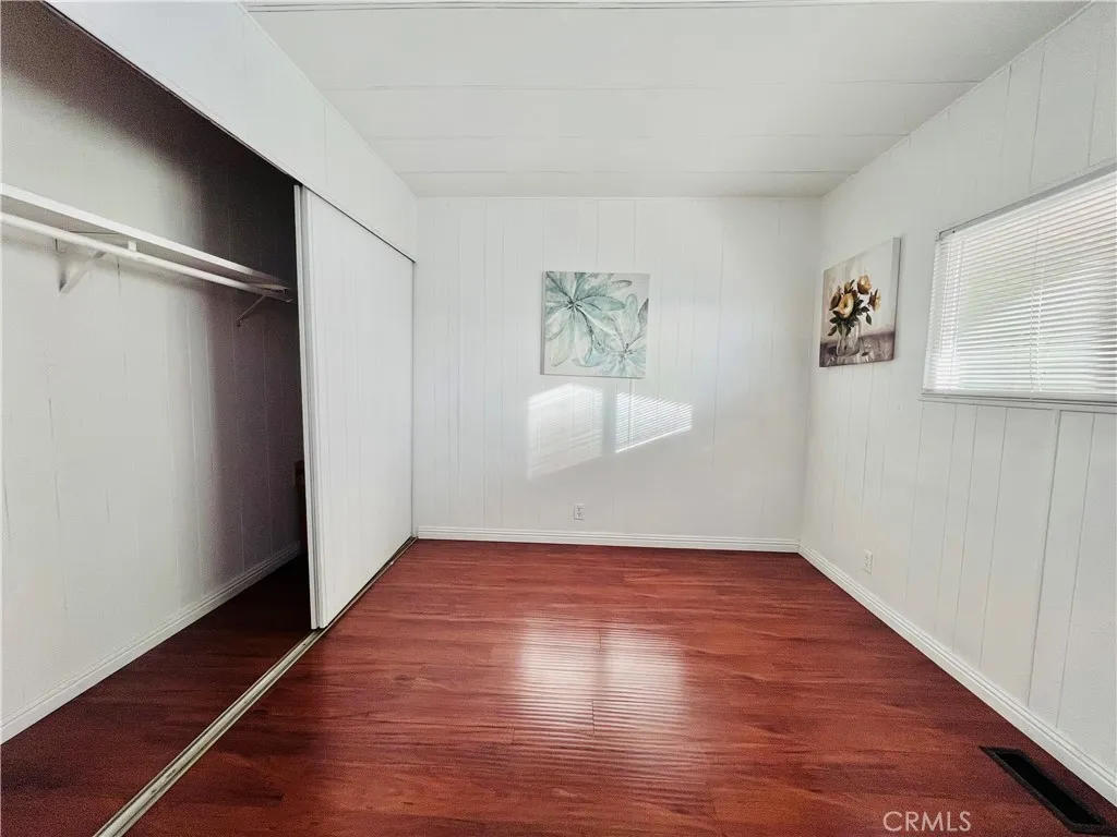 2nd bedroom - view 4
