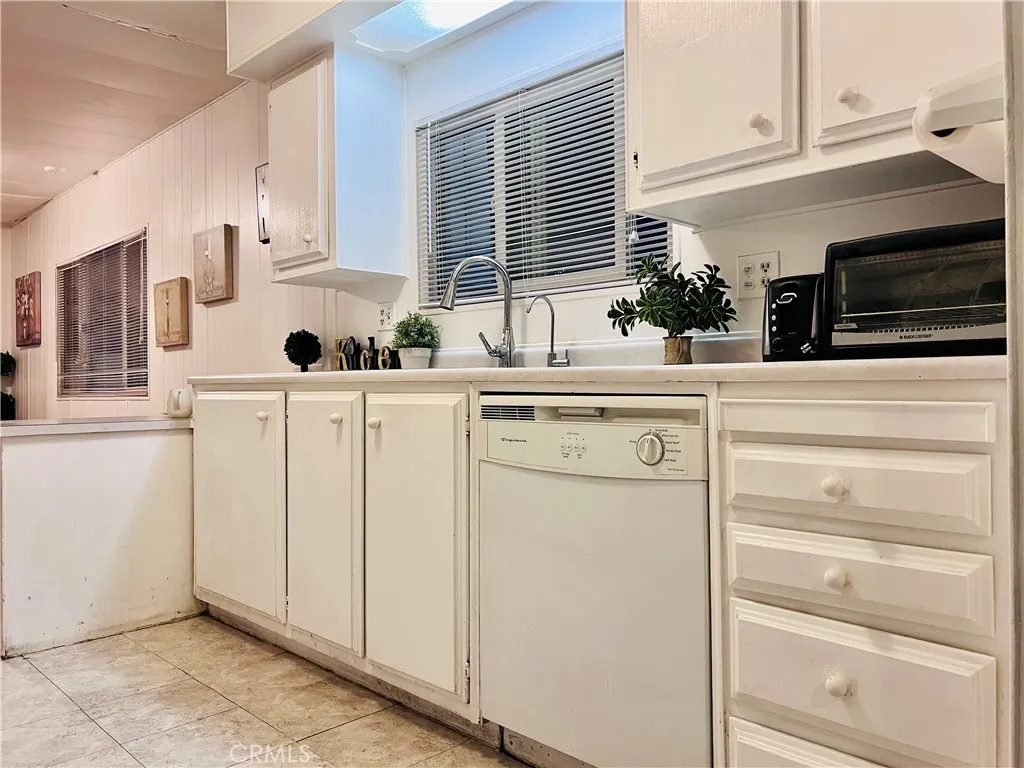 Kitchen - view 4